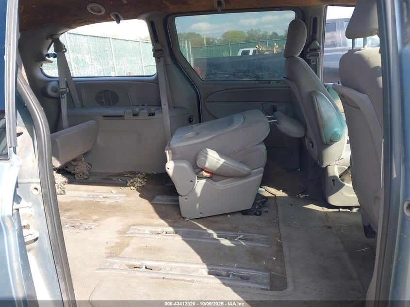 2003 Dodge Grand Caravan Sport VIN: 2D4GP44333R285859 Lot: 43412820