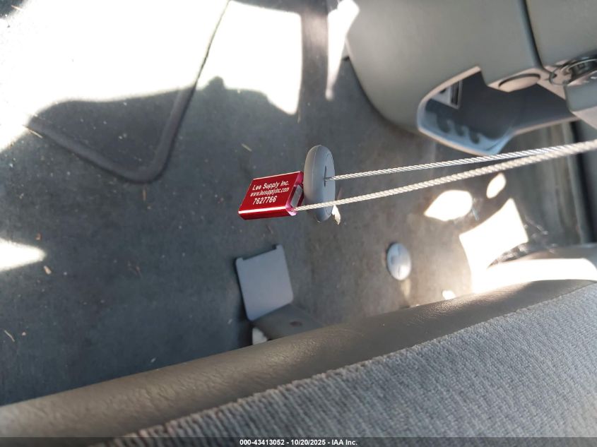 2005 Chrysler Town & Country Lx VIN: 2C4GP44R15R113477 Lot: 43413052