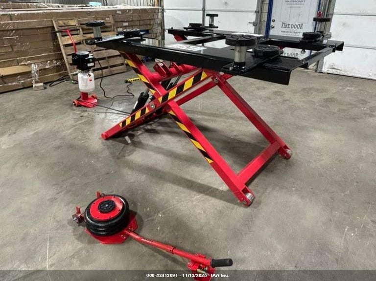 2025 MIDRISE LIFT P/U AT BRANCH