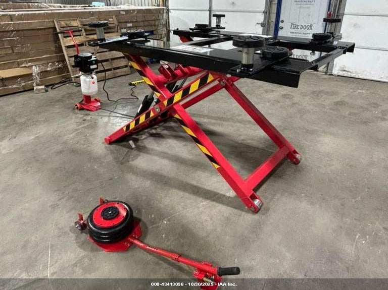 2025 MIDRISE LIFT P/U AT BRANCH