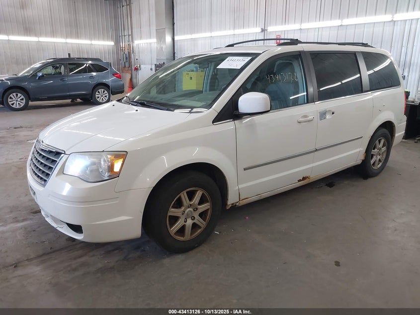 2A4RR5D15AR212357 2010 CHRYSLER TOWN & COUNTRY photo no. 2