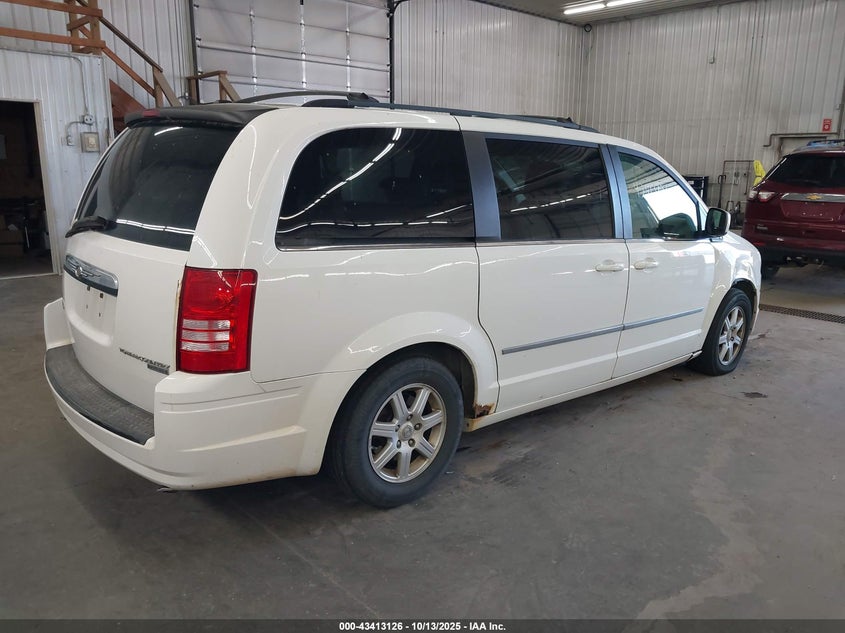 2A4RR5D15AR212357 2010 CHRYSLER TOWN & COUNTRY photo no. 4