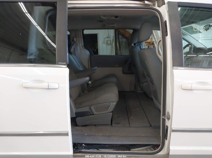 2010 Chrysler Town & Country Touring VIN: 2A4RR5D15AR212357 Lot: 43413126