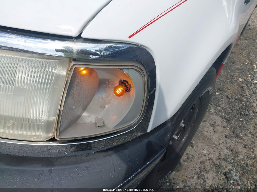 2000 Ford F-150 Work Series/Xl/Xlt VIN: 1FTZF1724YNB17131 Lot: 43413129