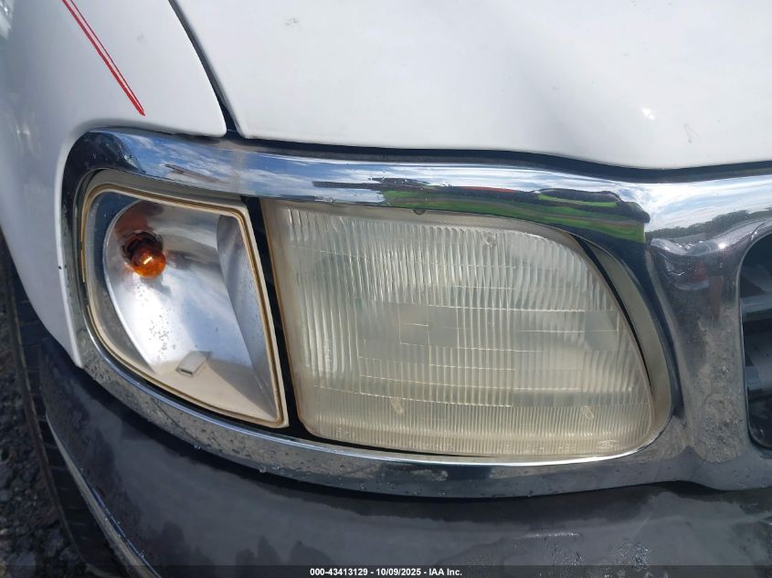 2000 Ford F-150 Work Series/Xl/Xlt VIN: 1FTZF1724YNB17131 Lot: 43413129