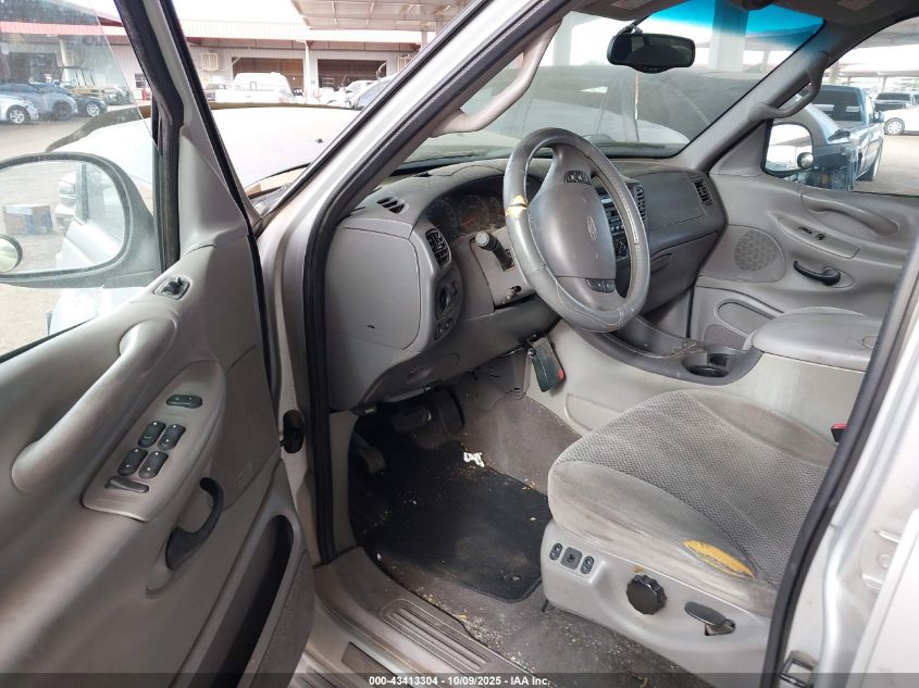 2000 Ford Expedition Xlt VIN: 1FMRU1567YLC04475 Lot: 43413304