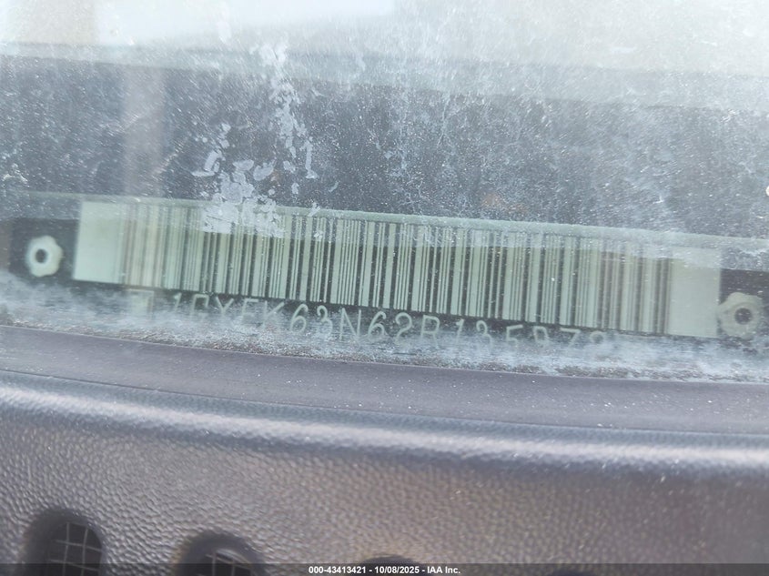 2002 Cadillac Escalade Standard VIN: 1GYEK63N62R135972 Lot: 43413421