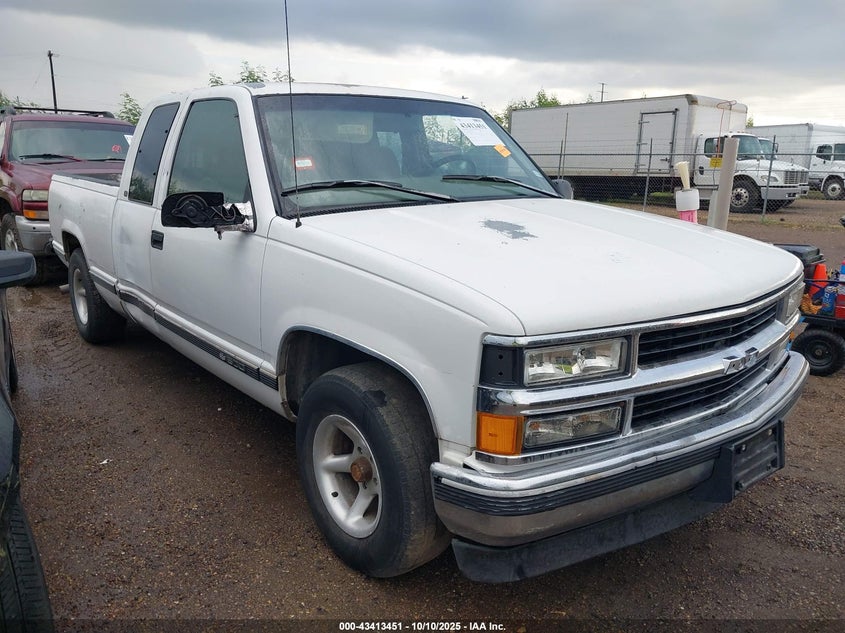1997 Chevrolet C1500 Fleetside white truck gasoline 2GCEC19R9V1198951 photo #1