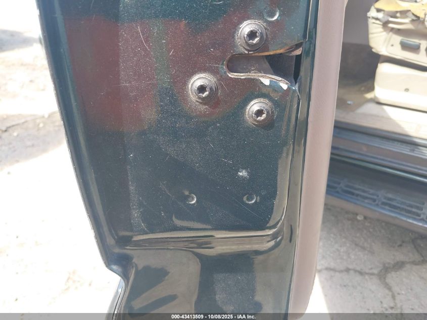 2001 Chevrolet Suburban Lt VIN: 3GNEC16T41G161055 Lot: 43413509