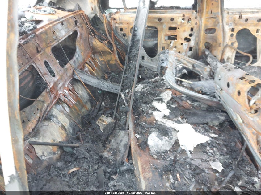 1999 Mercury Grand Marquis Gs VIN: 2MEFM74W6XX660298 Lot: 43413691