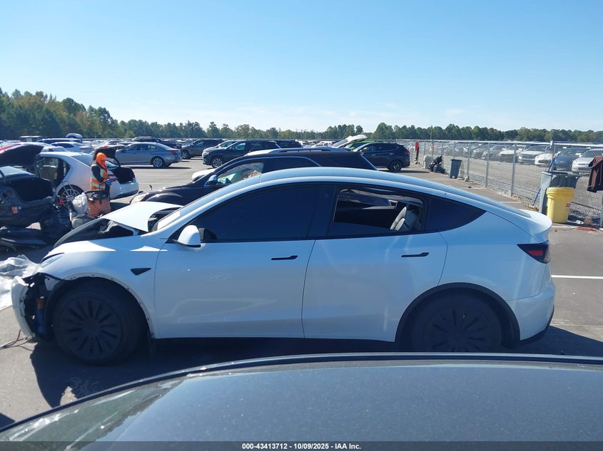 5YJYGAEE0MF148519 2021 TESLA MODEL Y photo no. 13