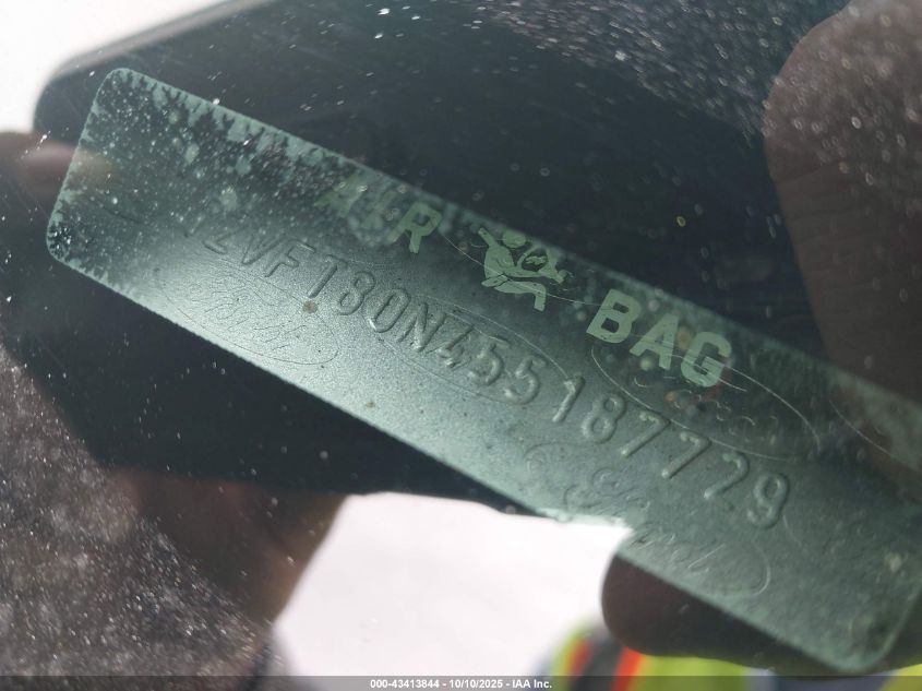 2005 Ford Mustang V6 Deluxe/V6 Premium VIN: 1ZVFT80N455187729 Lot: 43413844