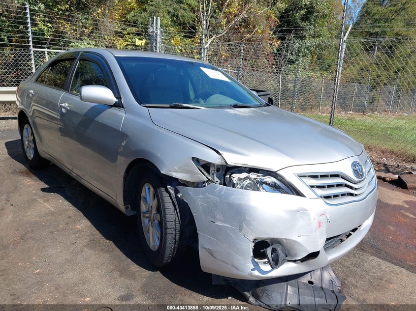 TOYOTA CAMRY XLE V6