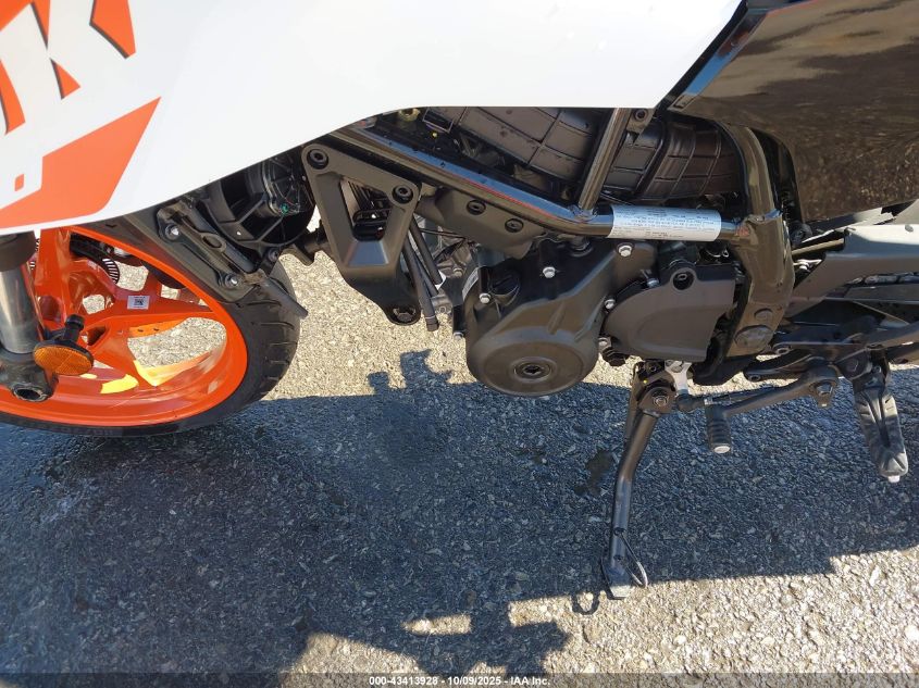 2024 Ktm Duke VIN: MD2JPE408RN066281 Lot: 43413928