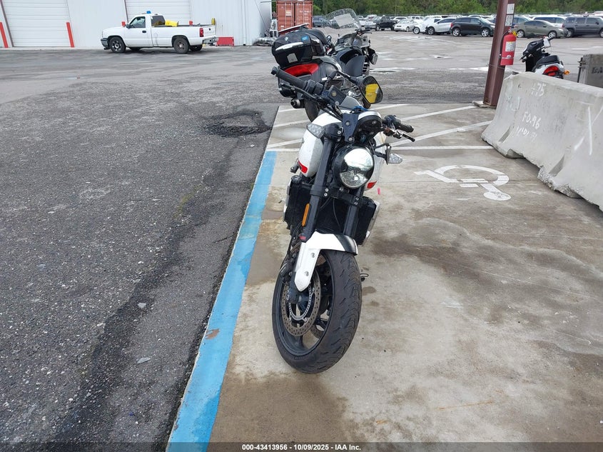 2022 TRIUMPH MOTORCYCLE TRIDENT 660 - SMTL10ULXNTAF5379