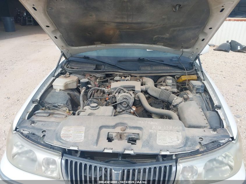 2000 Lincoln Town Car Signature VIN: 1LNHM82W7YY850823 Lot: 43414580