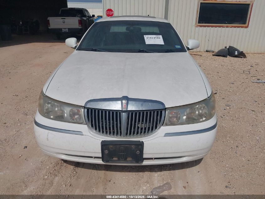 2000 Lincoln Town Car Signature VIN: 1LNHM82W7YY850823 Lot: 43414580