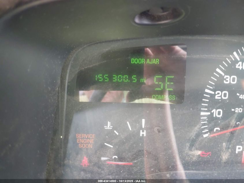 2000 Lincoln Town Car Signature VIN: 1LNHM82W7YY850823 Lot: 43414580