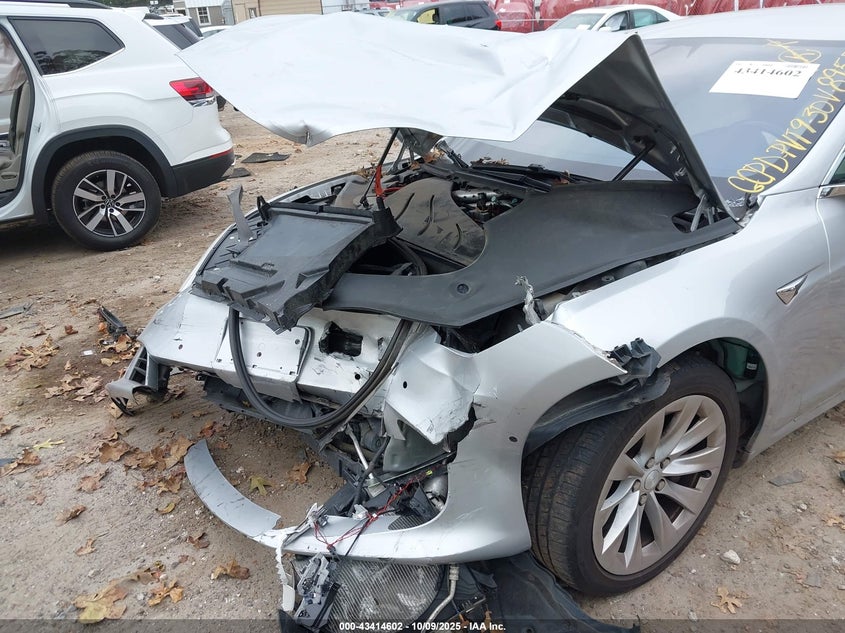 2017 Tesla Model S 60/75 VIN: 5YJSA1E18HF188955 Lot: 43414602