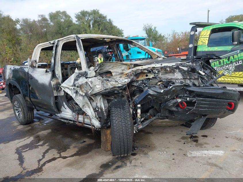 GMC SIERRA 1500 4WD SHORT BOX AT4