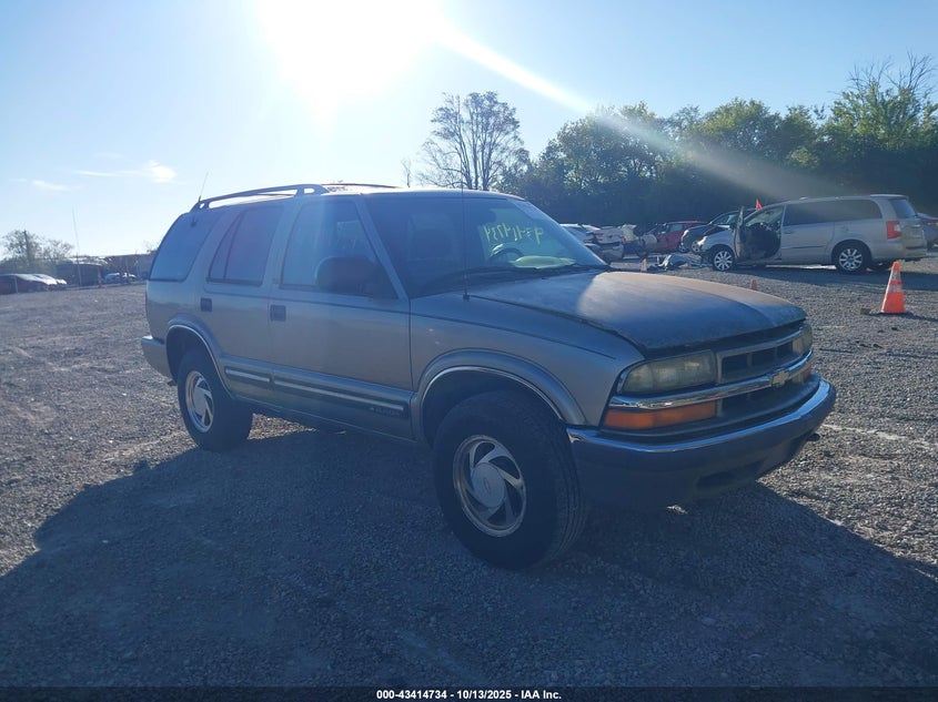 1GNDT13W012119310 2001 Chevrolet Blazer Lt auction photo 1