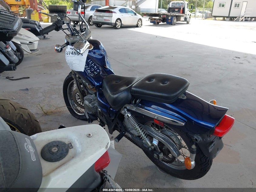 VTTNJ48A732100075 2003 SUZUKI GZ photo no. 3