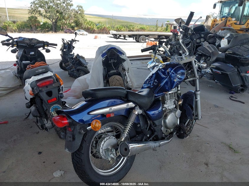 VTTNJ48A732100075 2003 SUZUKI GZ photo no. 4