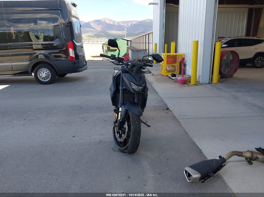 2025 HONDA CB750 A JH2RH2407SK001070