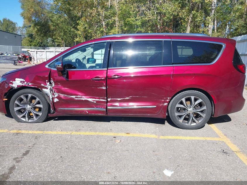 2018 Chrysler Pacifica Limited VIN: 2C4RC1GG4JR106594 Lot: 43415374