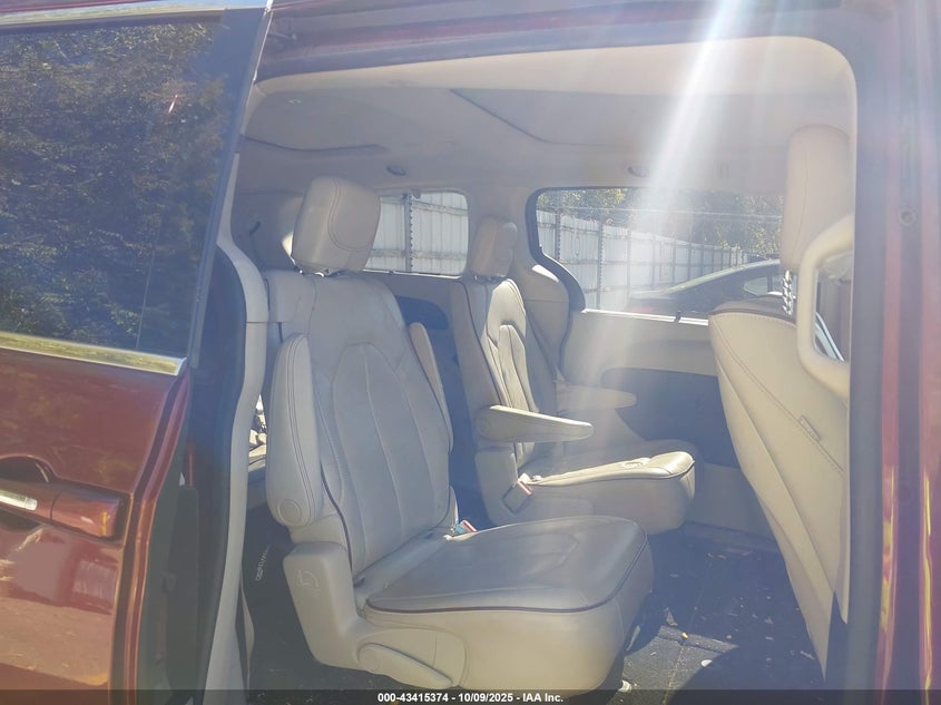 2018 Chrysler Pacifica Limited VIN: 2C4RC1GG4JR106594 Lot: 43415374