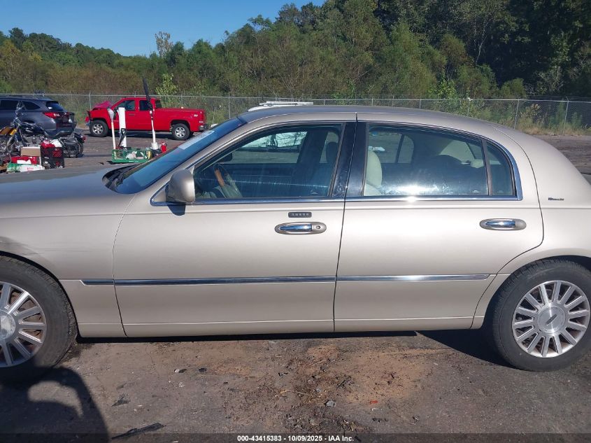 2004 Lincoln Town Car Ultimate VIN: 1LNHM83W34Y675155 Lot: 43415383