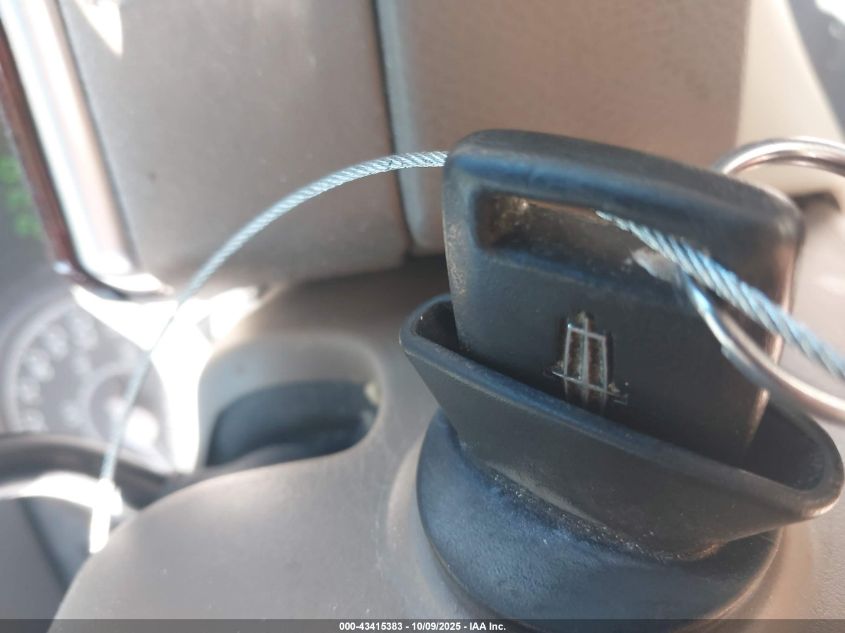 2004 Lincoln Town Car Ultimate VIN: 1LNHM83W34Y675155 Lot: 43415383