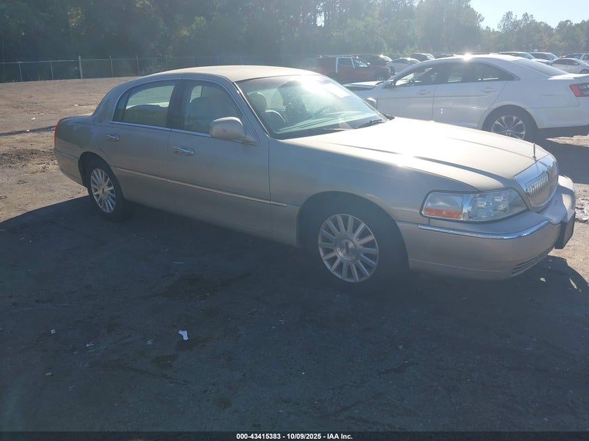 2004 Lincoln Town Car Ultimate
