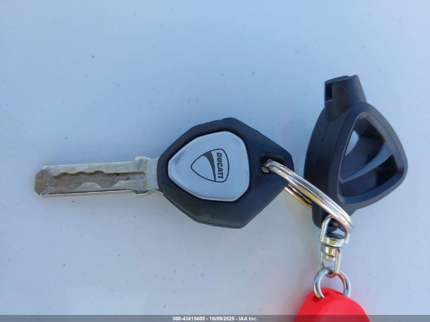 2025 Ducati Panigale V2 VIN: ZDMHAATW8SB016903 Lot: 43415405