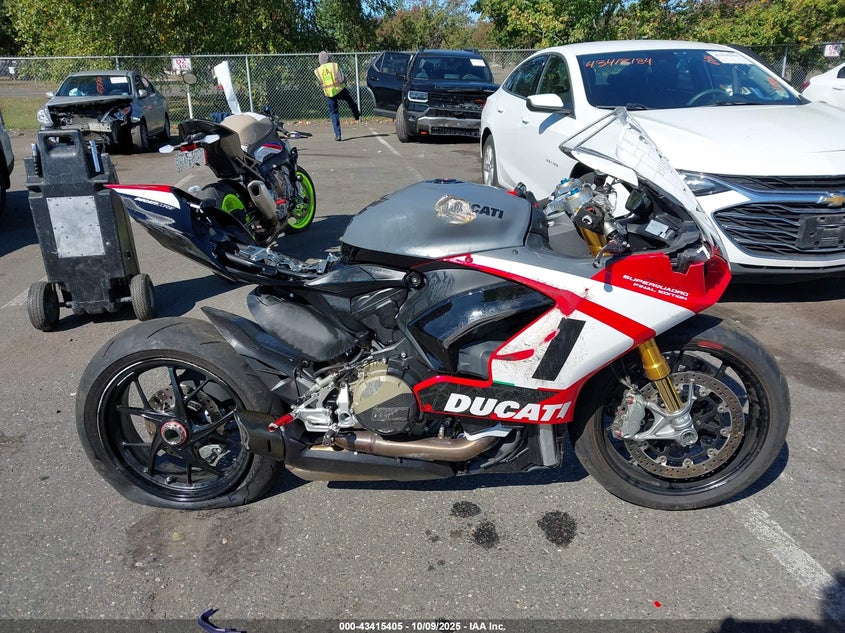 2025 Ducati Panigale V2 VIN: ZDMHAATW8SB016903 Lot: 43415405
