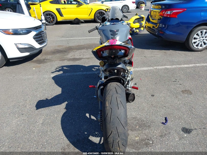 2025 Ducati Panigale V2 VIN: ZDMHAATW8SB016903 Lot: 43415405