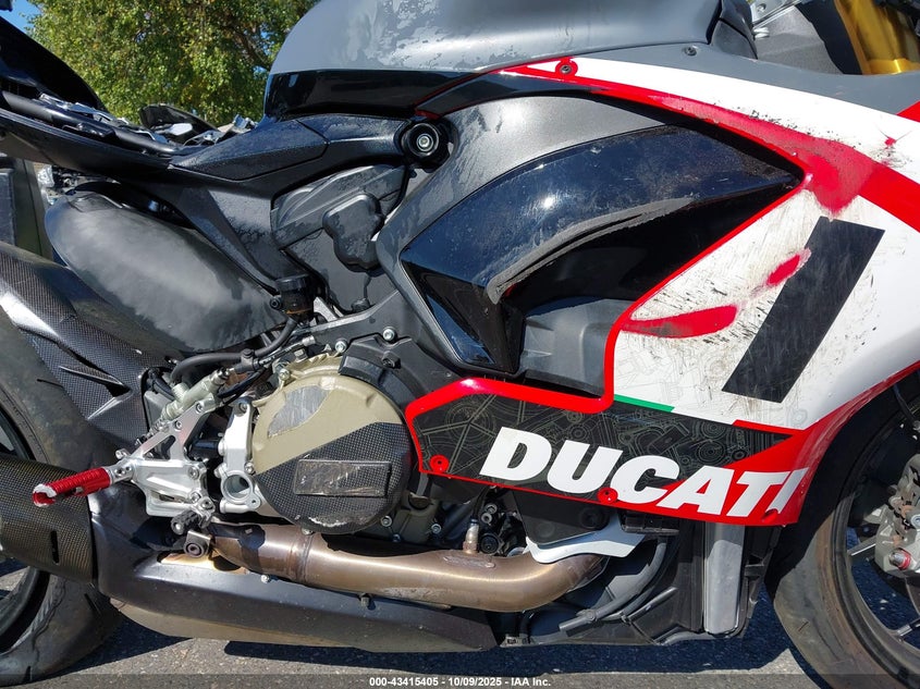 2025 Ducati Panigale V2 VIN: ZDMHAATW8SB016903 Lot: 43415405
