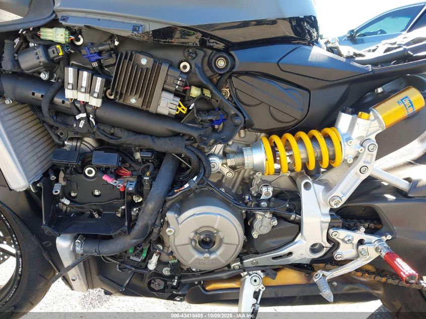 2025 Ducati Panigale V2 VIN: ZDMHAATW8SB016903 Lot: 43415405