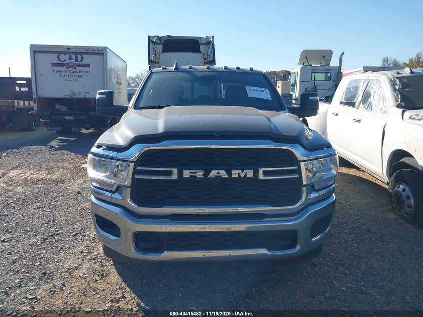 2023 Ram 3500 Tradesman 4X2 8' Box VIN: 3C63RPGL7PG525100 Lot: 43415482