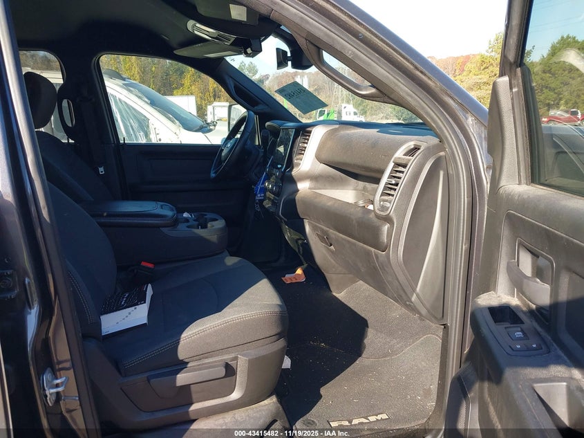 2023 Ram 3500 Tradesman 4X2 8' Box VIN: 3C63RPGL7PG525100 Lot: 43415482