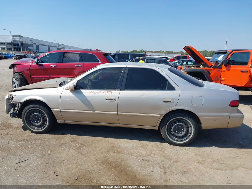 1998 Toyota Camry Le VIN: 4T1BG22K2WU387825 Lot: 43415568