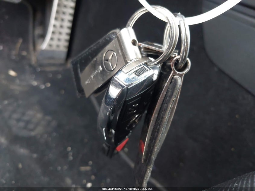 2013 MERCEDES-BENZ C 250 SPORT WDDGF4HBXDR256857