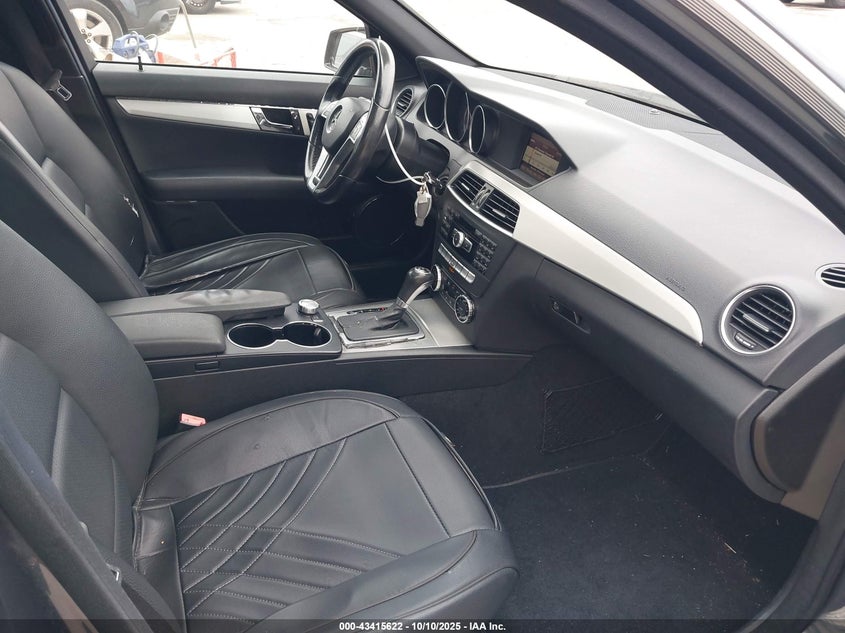 2013 MERCEDES-BENZ C 250 SPORT WDDGF4HBXDR256857