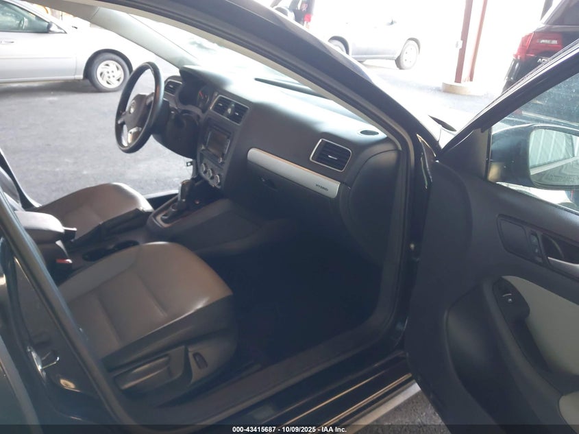 2014 VOLKSWAGEN JETTA HYBRID SE 3VW637AJ0EM233590