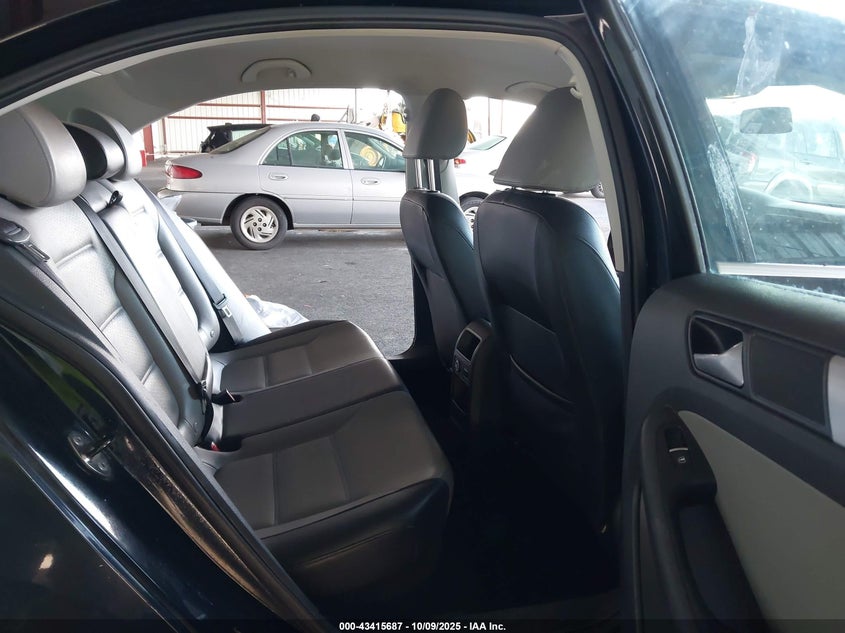 2014 VOLKSWAGEN JETTA HYBRID SE 3VW637AJ0EM233590