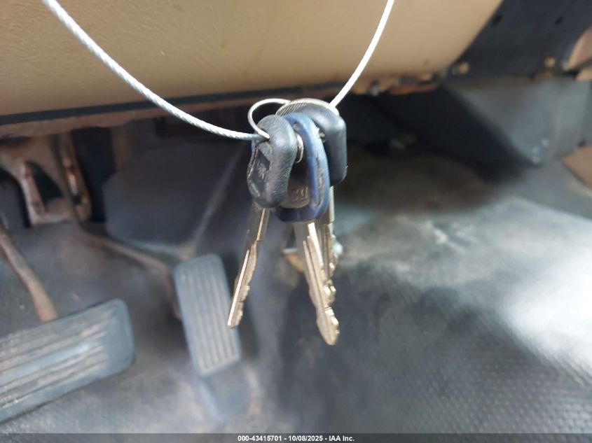 2000 Chevrolet Silverado 1500 Ls VIN: 1GCEC14T8YZ137928 Lot: 43415701