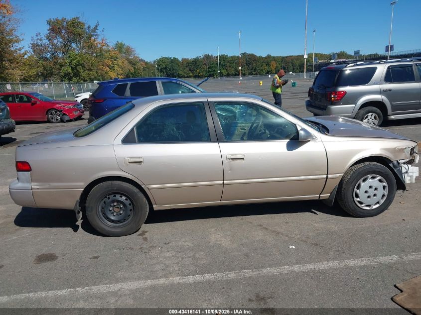 1999 Toyota Camry Le VIN: 4T1BG22K5XU394768 Lot: 43416141
