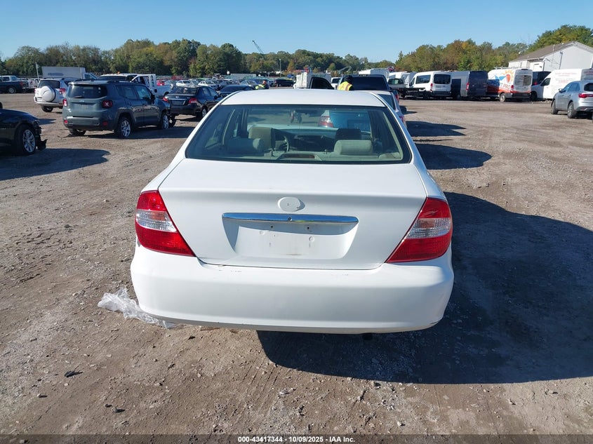 2002 Toyota Camry Le VIN: 4T1BE32K82U042045 Lot: 43417344