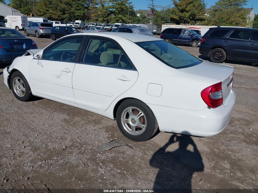 2002 Toyota Camry Le VIN: 4T1BE32K82U042045 Lot: 43417344