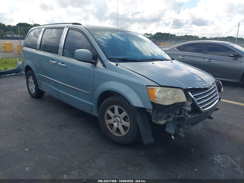 Vin: , lot: 43912224, chrysler town & country touring 2010 img_1
